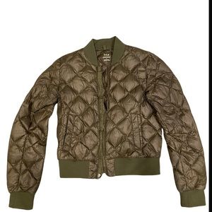 Aritzia TNA army green quilted light bomber puffer jacket; super cozy and cute